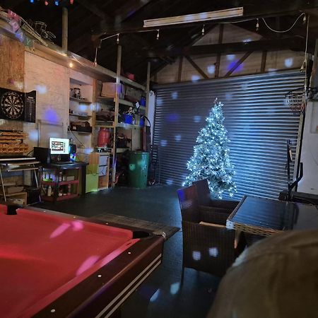 Big Fireplace Aga Hot Tub Wet Room Barn Garage 拉内利 外观 照片