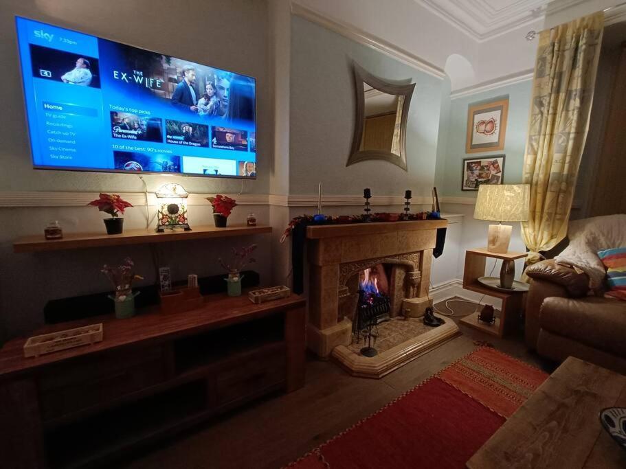 Big Fireplace Aga Hot Tub Wet Room Barn Garage 拉内利 外观 照片