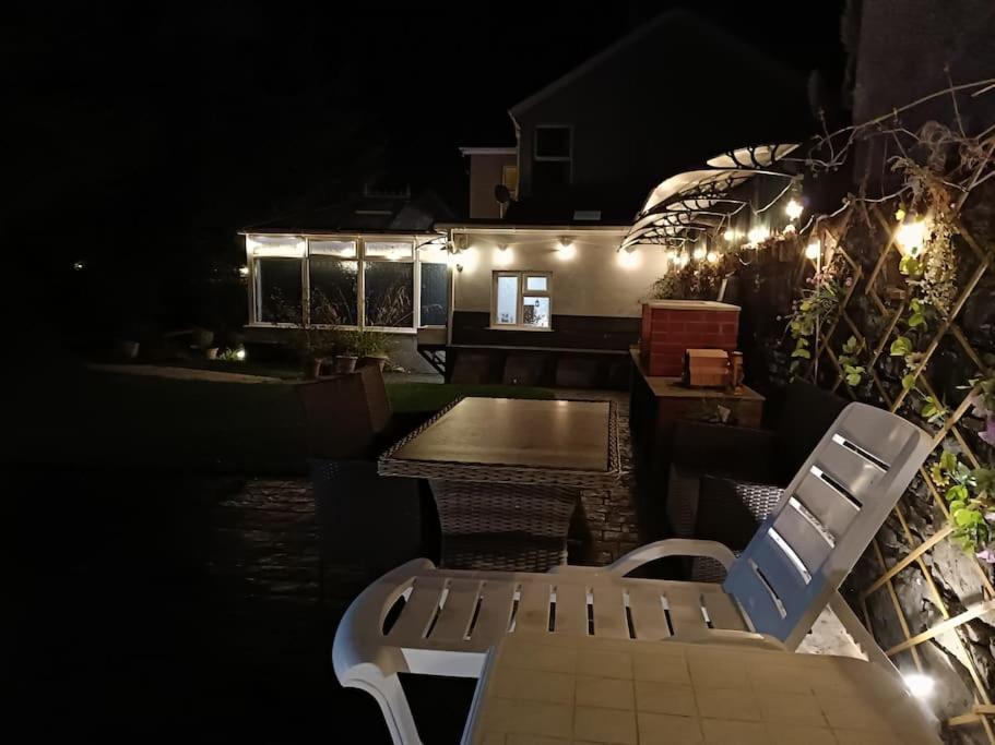 Big Fireplace Aga Hot Tub Wet Room Barn Garage 拉内利 外观 照片
