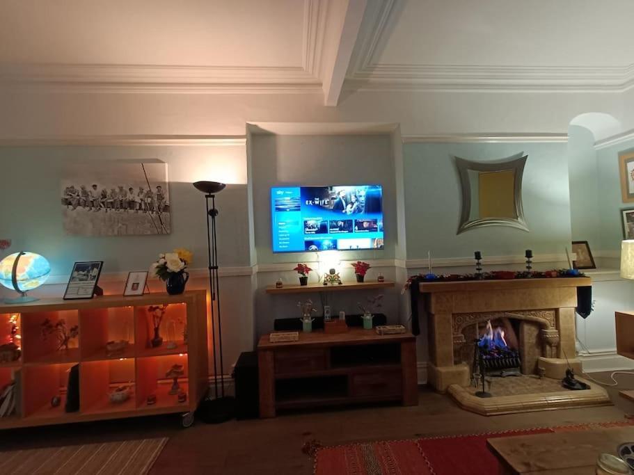 Big Fireplace Aga Hot Tub Wet Room Barn Garage 拉内利 外观 照片