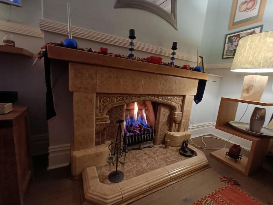 Big Fireplace Aga Hot Tub Wet Room Barn Garage 拉内利 外观 照片